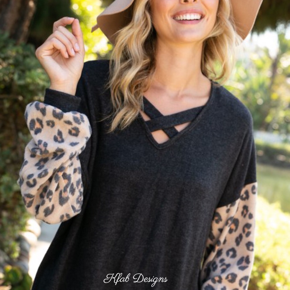 ❤️LAST 1! Soft Lace Up V Neck Animal Print Top! - Picture 13 of 14